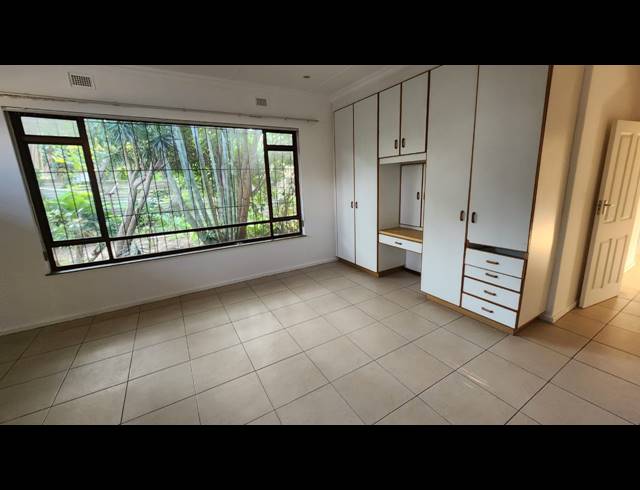6 BEDROOM HOUSE FOR SALE IN UVONGO